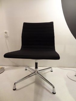 Vitra Eames EA101 chair