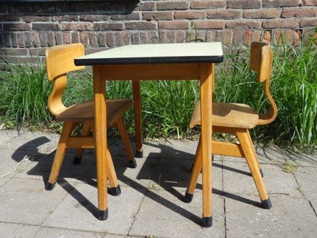 Vintage schoolstoeltjes 60&#039;s