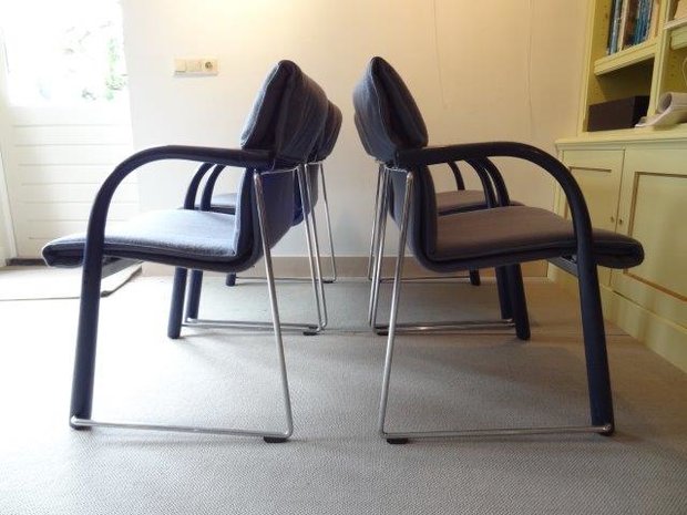 8 Thonet S 320 chairs (prijs per stuk)